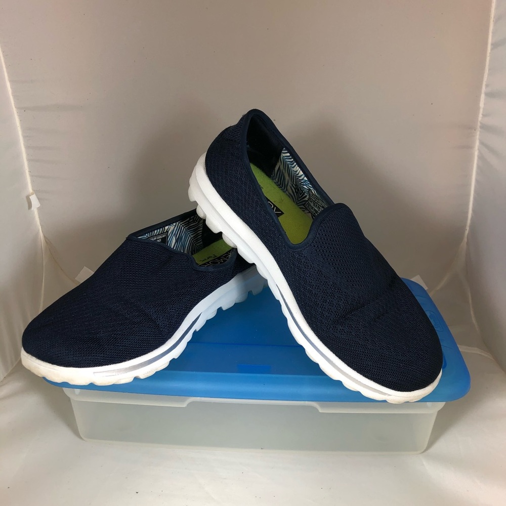 Skechers Memory Form Fit Slip Ons